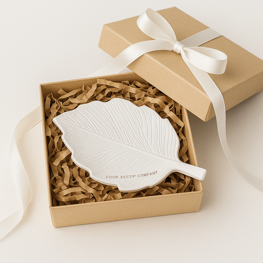 Elegant Leaf Jewelry Tray – White Ceramic Trinket Dish for Rings & Earrings (17×10×2 cm)